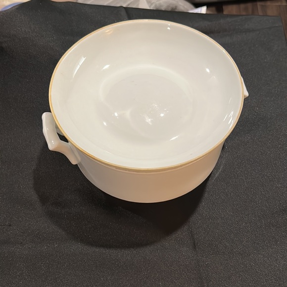 Very cool 7.25” pot/oven ware with top that converts to a dish. - Picture 5 of 12